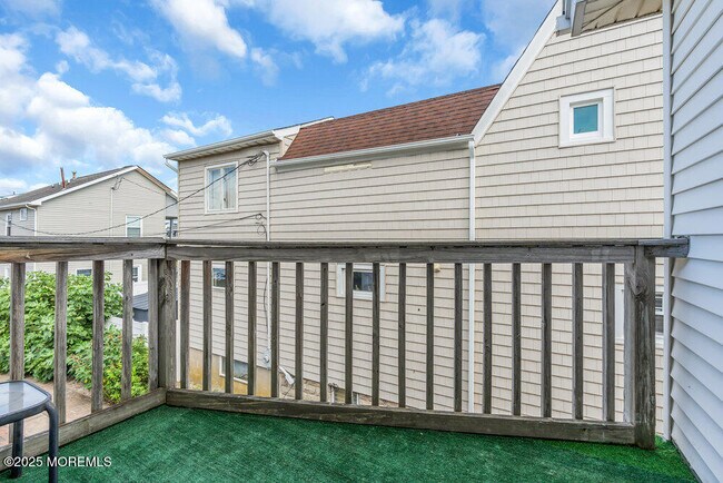 Building Photo - 202 9th Ave