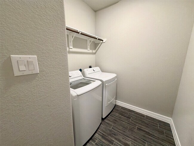 Building Photo - 415 Northern Pike Dr