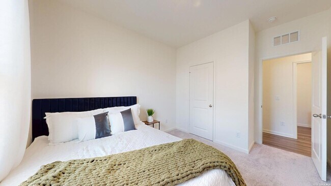 Building Photo - 5814 Lilac Lndg