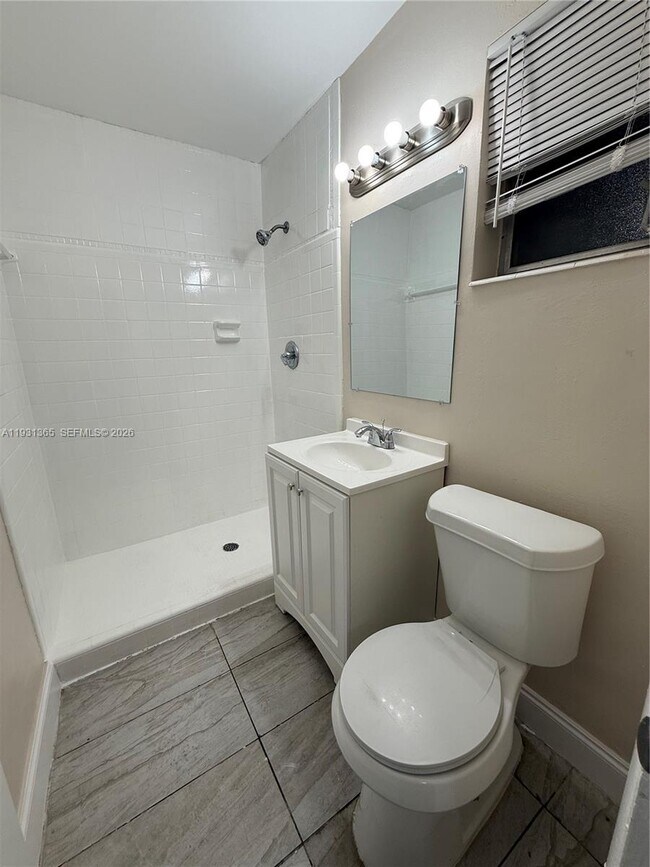 Building Photo - 3033 NW 43rd Ave