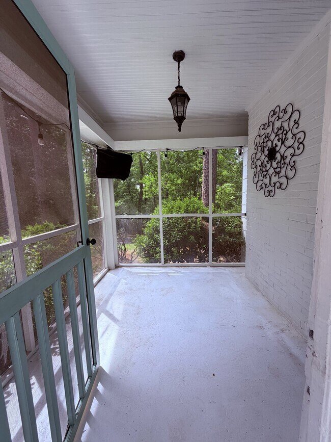 Building Photo - 13 Brookside Dr