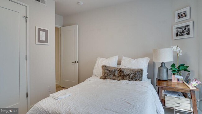 Building Photo - 2003 1st St NW