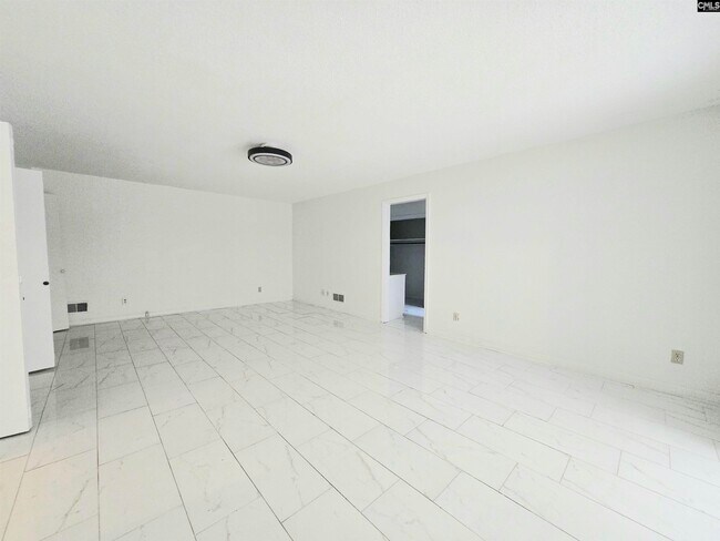 Building Photo - 77 Northlake Rd