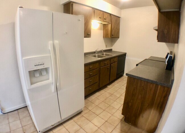 Building Photo - 722 W Broomfield St