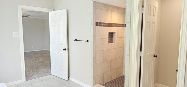 Building Photo - 930 Caswell Ct