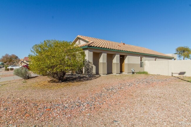 Building Photo - 8566 E Desert Ln