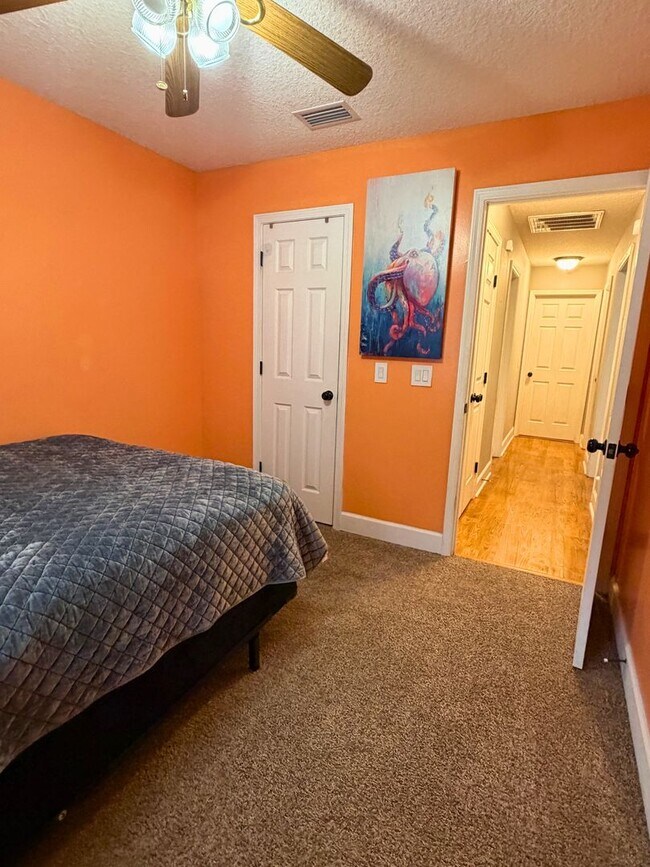 Building Photo - 4/2 with a LARGE fenced in yard!