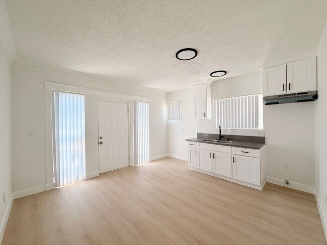 Interior Photo - 4705 Willow Brook Ave