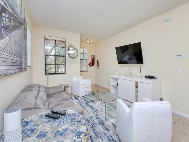 Building Photo - 102 Astor Cir