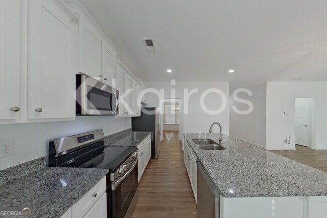 Building Photo - 306 Silver Maple Ln