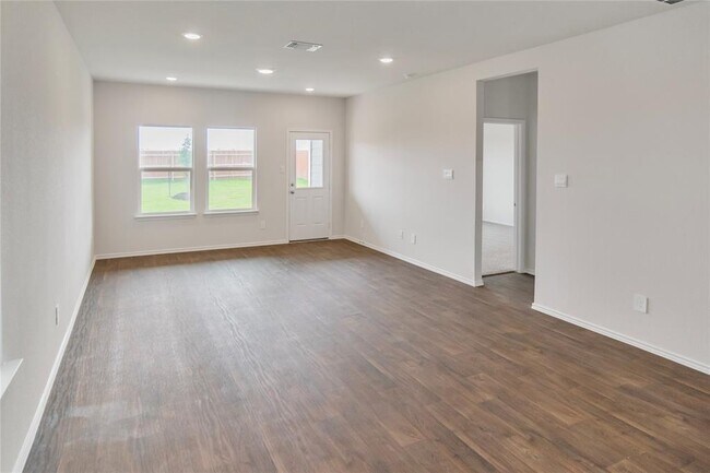 Building Photo - 361 Sandringham Lp