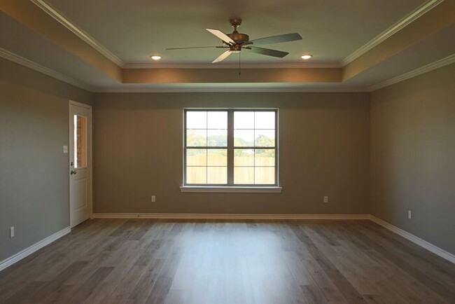 Building Photo - 2 Bedroom 2 Bath Townhome! Whitehouse ISD!...