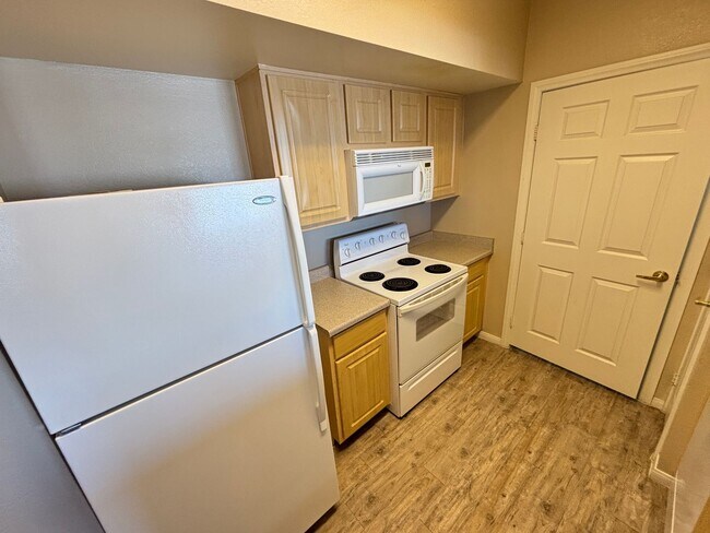 Building Photo - Beautiful 2 bedroom 2 bath condo