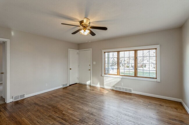Building Photo - CLOSE TO BEAVERDALE!! 2 Bed, 1 Bath Home in Des Moines
