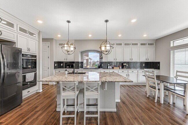 Building Photo - $4,795.00, 5 bed, 3.5 bath located in Denver.