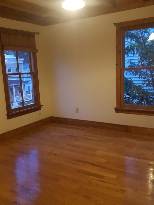 Building Photo - 5 bedroom, 4.5 baths, Near VCU Med School ...