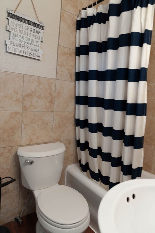 Building Photo - 405 W Clay St