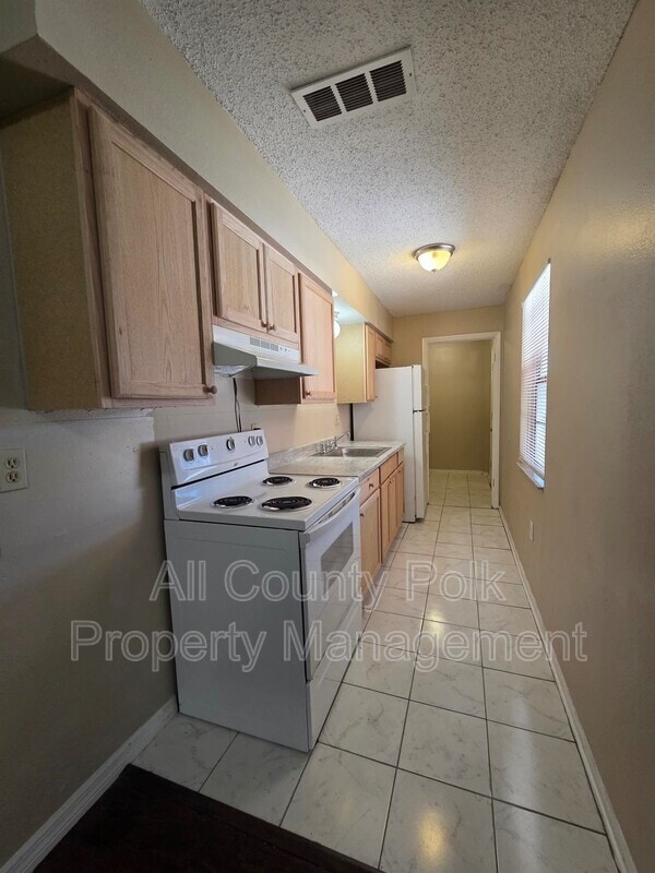 Building Photo - 1122 Mercury Dr W