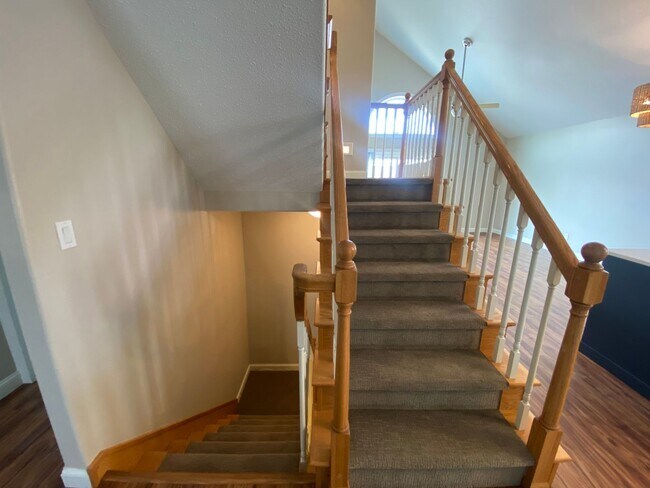 Building Photo - A RELAXING RETREAT - 3 bd/2.5 bath Twin Home for Rent