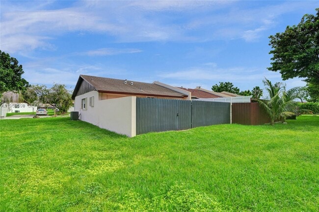 Building Photo - 5314 SW 140th Pl