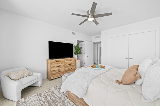 Building Photo - 730 N Ocean Blvd