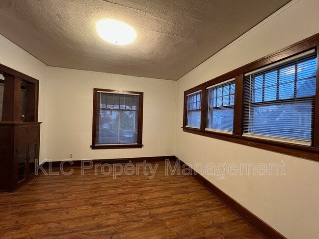 Building Photo - 2222 E 12th St