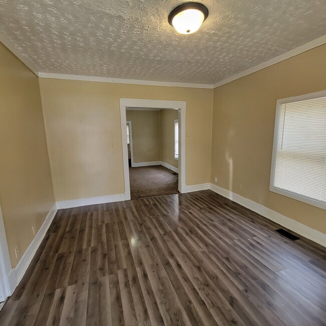 Building Photo - Garfield Park/South Indy 3BR House w/Garage!