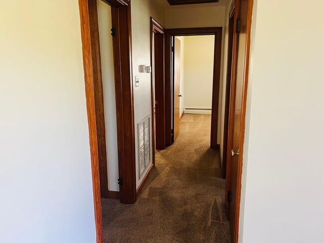 Building Photo - 3 bedroom 1 bath rancher with full basement