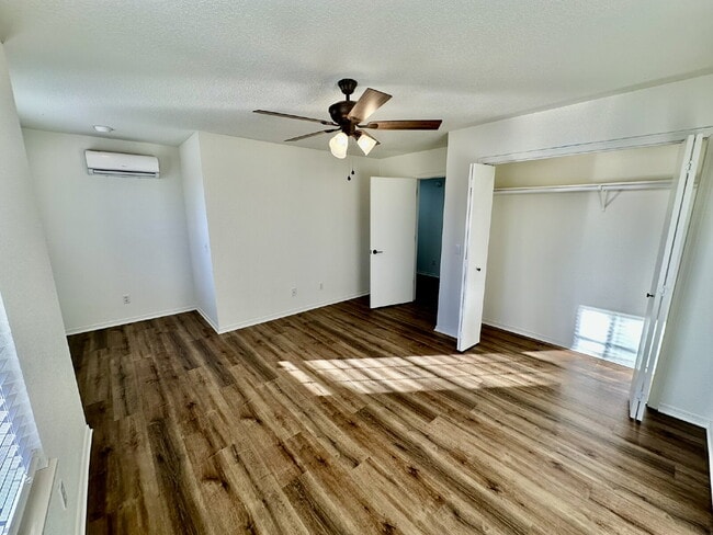 Building Photo - 1242 SW Elm Tree Rd