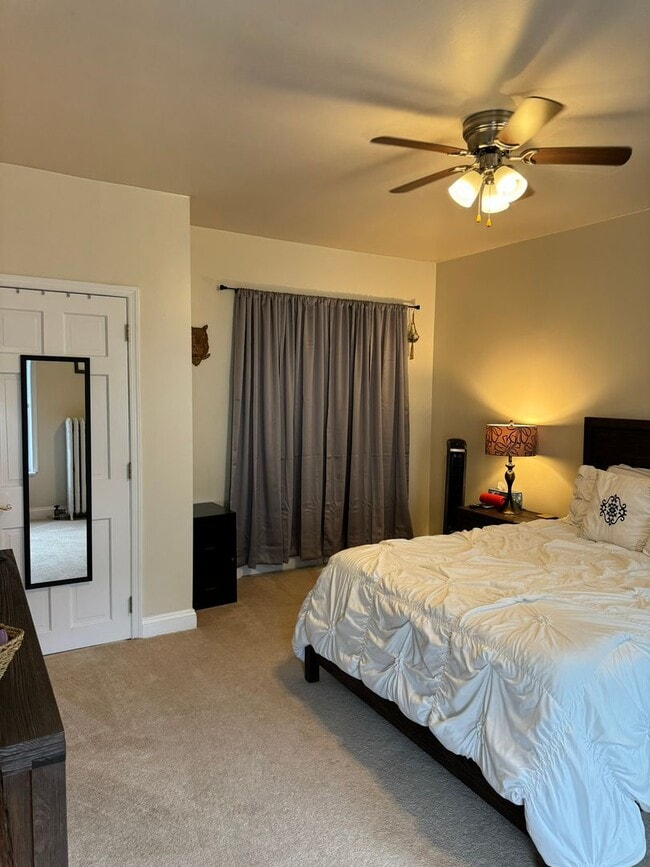 Building Photo - 412 E 4th St