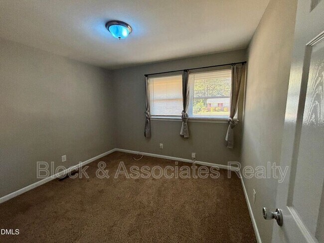 Building Photo - 1019 Greenwich St