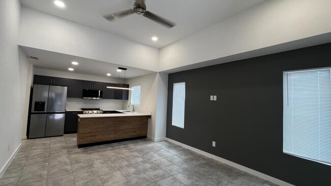 Building Photo - 4004 Jenna Ln