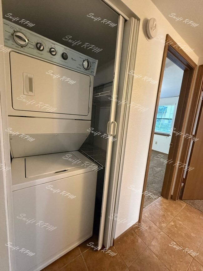 Building Photo - 706 W 25th St