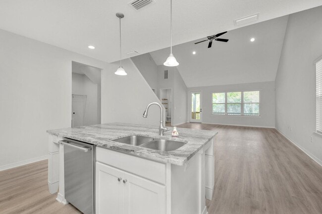 Building Photo - 303 Key Lime Pl