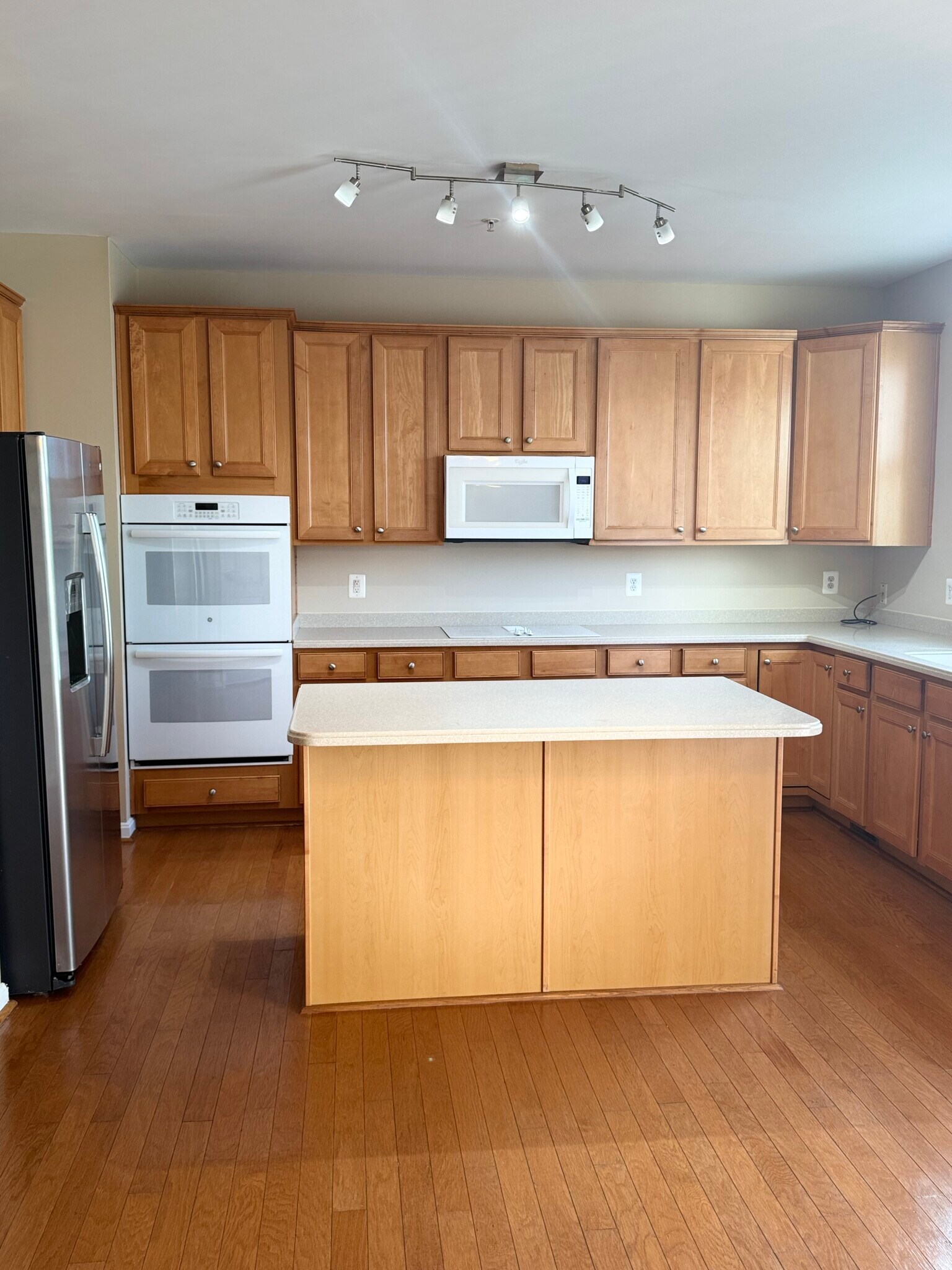 Building Photo - 5522 Hartfield Ave