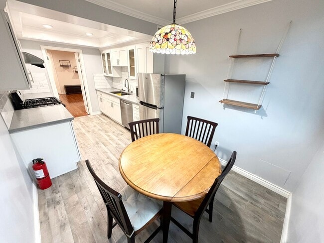 Building Photo - All utilities included 1 bedroom walking distance to Cal Tech