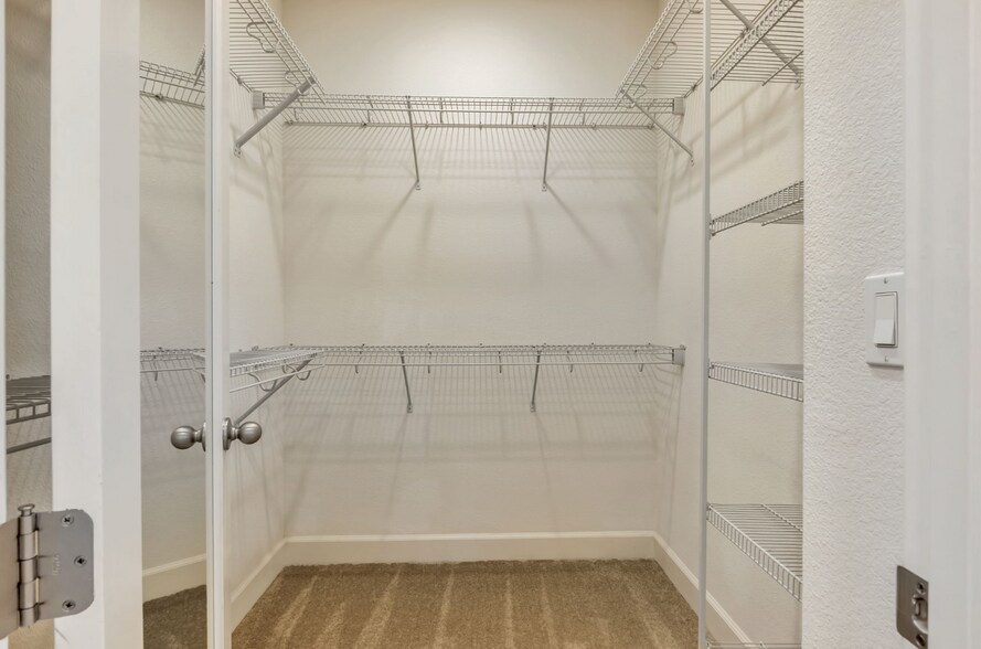 Building Photo - 5211 S Esprit Loop