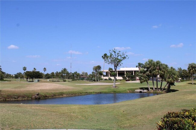 Building Photo - 1702 Fairway Trce