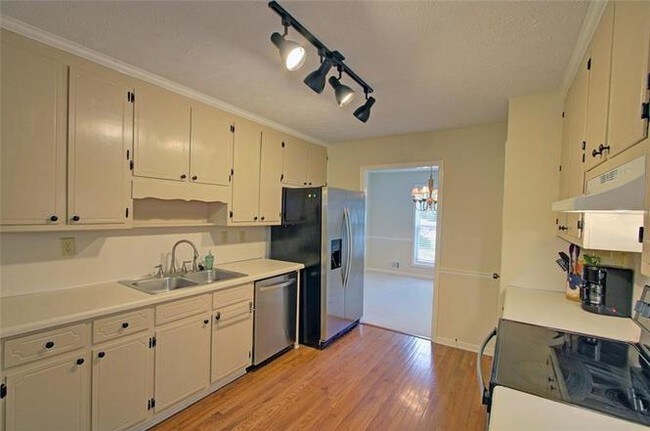 Building Photo - 1210 Rocky Rd