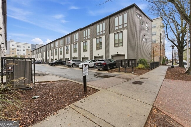 Building Photo - 444 Latta St NE