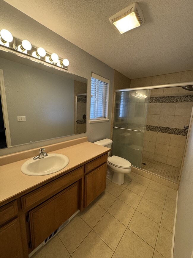 Building Photo - 935 Fairfield Cir