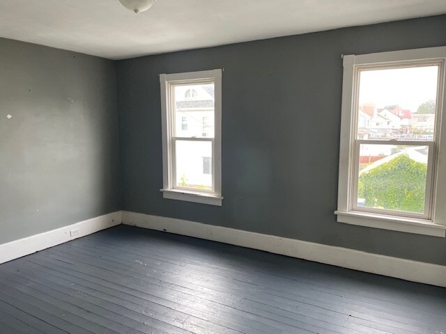 Building Photo - 417 25th St