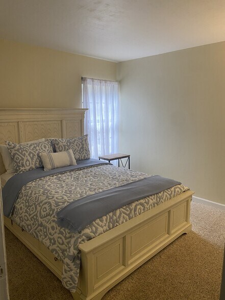 Building Photo - 5625 Trailwinds Dr