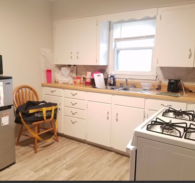 Building Photo - 110 W Lindburg St