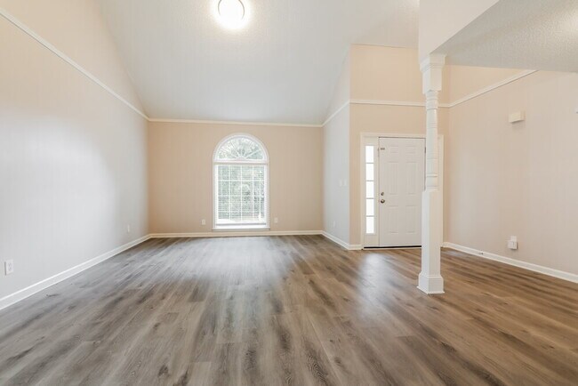 Building Photo - 739 Glenspring Dr