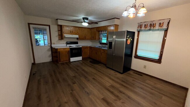 Building Photo - Antioch House - 2 bedrooms , 1.5 bathroom