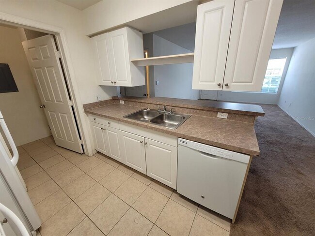 Building Photo - 5914 Willow Ridge Dr