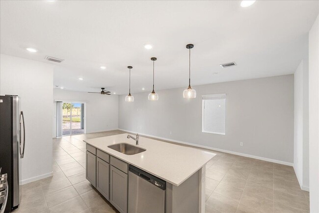 Building Photo - 11177 Fernbrook Dr