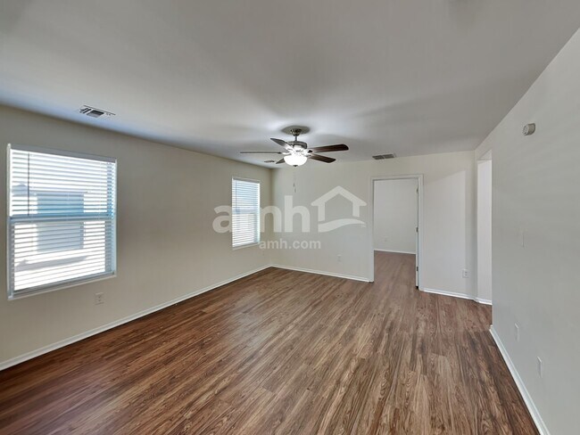 Building Photo - 207 W Calle Matraca