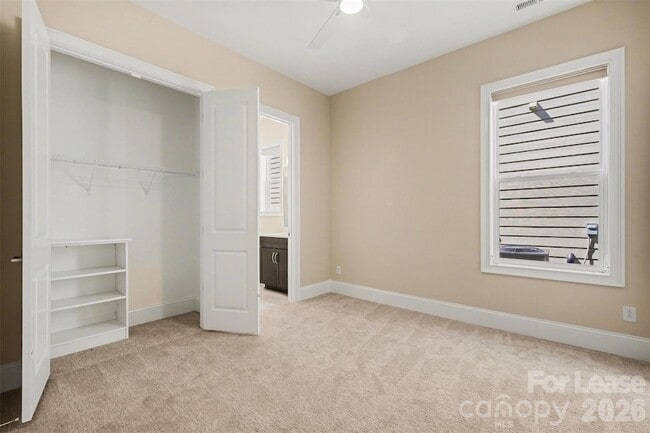 Building Photo - 2026 Lake Como Dr